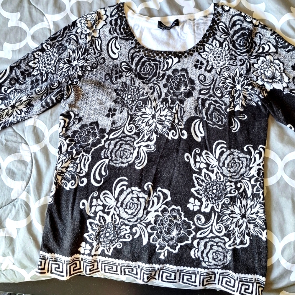 Black & White sweater with 3/4" sleeves